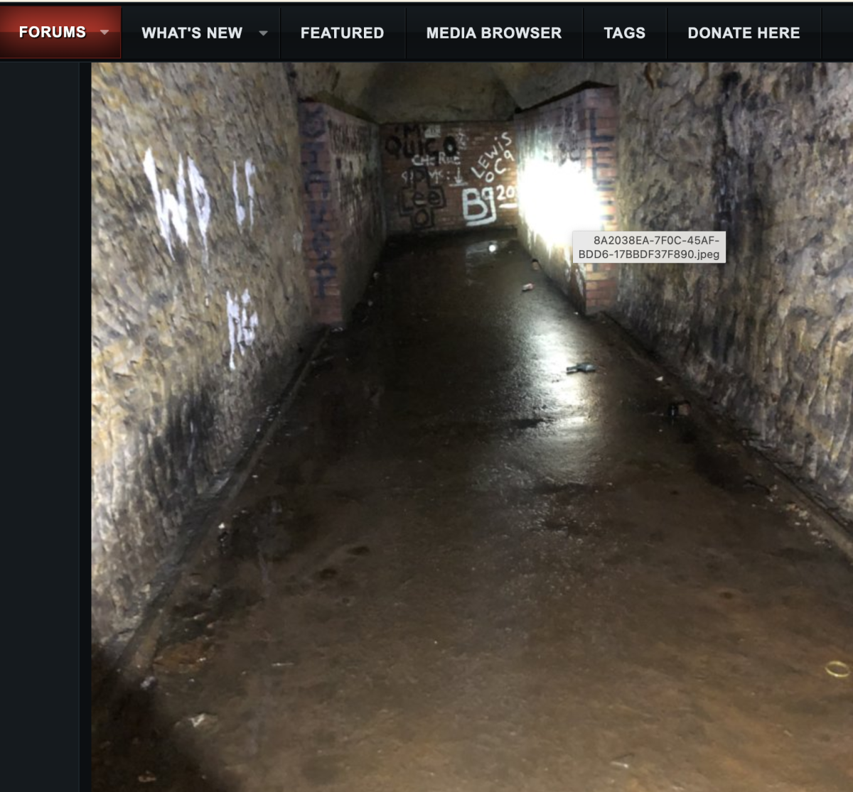 ملجأ حربي في إنجلترا وليس لنفق دولي في باب المندب